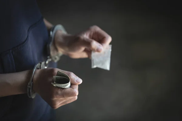 У Черкасах суд виніс вирок чоловіку, який збував амфетамін та канабіс через Telegram
