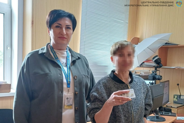 Від міномета — до весільної сукні: Захисниці з Черкащини допомогли змінити документи після весілля
