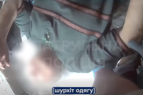 У Херсоні поліцейський із Черкащини допоміг врятувати поранену після удару російського дрона