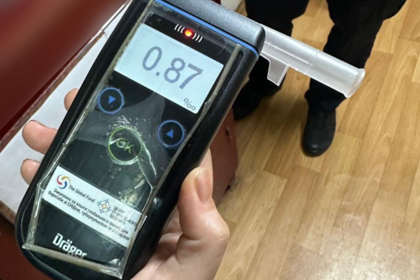 У Черкасах затримали чоловіка, який п’яним проїхав на електросамокаті на червоне світло