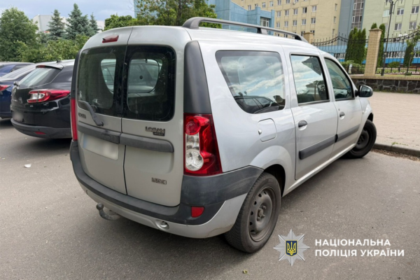 У Черкасах водій наїхав на 78-річну жінку, рухаючись заднім ходом: Постраждала з травмами у лікарні