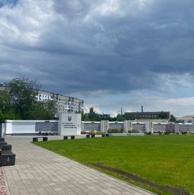 У Черкасах шукають зловмисника, який вкрав прапор зі стели полеглих захисників