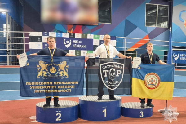 Черкаський патрульний підняв гирю 261 раз і став переможцем Кубка МВС з гирьового спорту