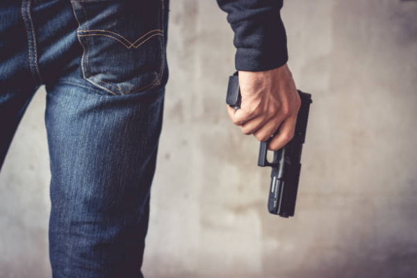 На Черкащині чоловік намагався продати пістолет під виглядом антикваріату за 5000 грн
