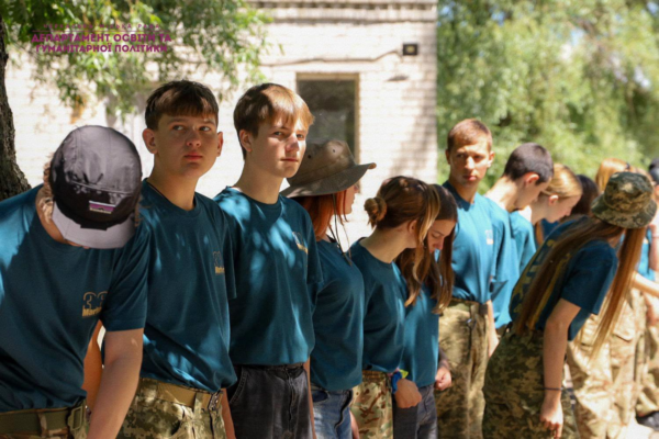 У Черкасах завершився перший десятиденний військово-патріотичний табір для школярів