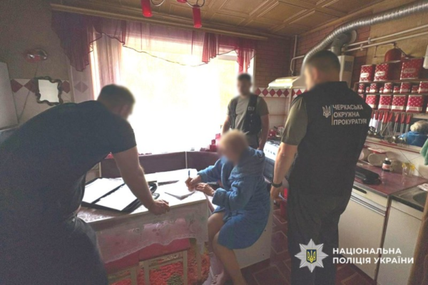 На Черкащині директор комунального закладу фіктивно працевлаштував артистів на понад 1,4 млн грн