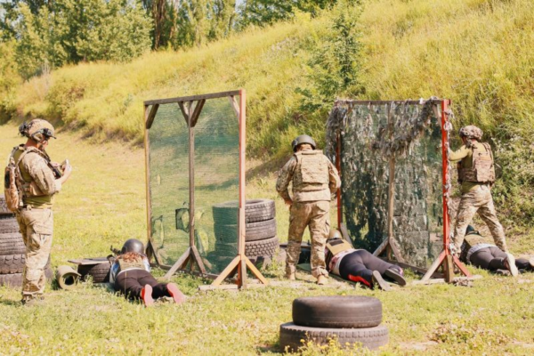 В Умані випустили першу групу учасників курсів національного спротиву