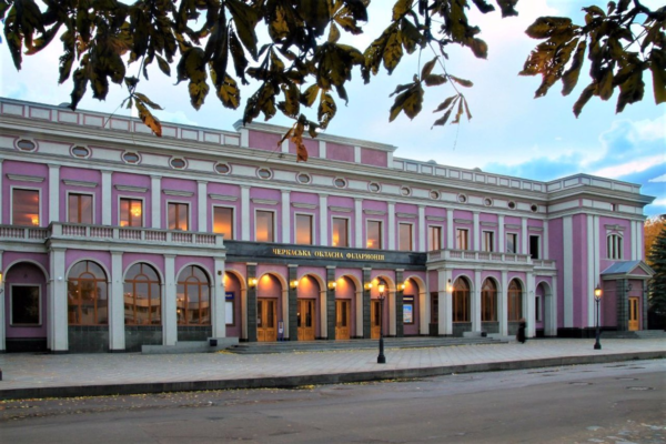 У Черкасах суд відсторонив керівника закладу культури від посади через підозру у фіктивному працевлаштуванні артистів