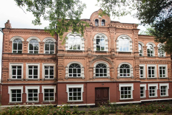 Суд зобов’язав внести до державного реєстру пам’яток історичну будівлю колишньої жіночої гімназії в Умані