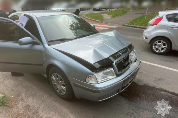 У Черкасах водій Skoda, який не мав права керування, влаштував аварію (ФОТО)