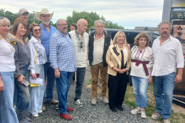 Британський лорд та Віктор Ющенко відвідали розкопки трипільського житла на Черкащині (ФОТО)