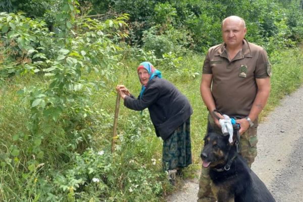 Службовий пес Курт знайшов 88-річну жінку, яка зникла на Черкащині