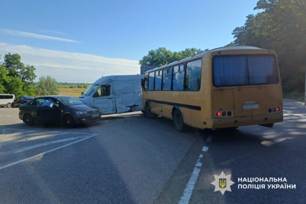 На Черкащині водій автобуса спричинив потрійну ДТП (ФОТО)