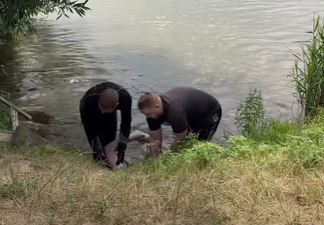 У ставку на Черкащині водолази дістали тіло чоловіка
