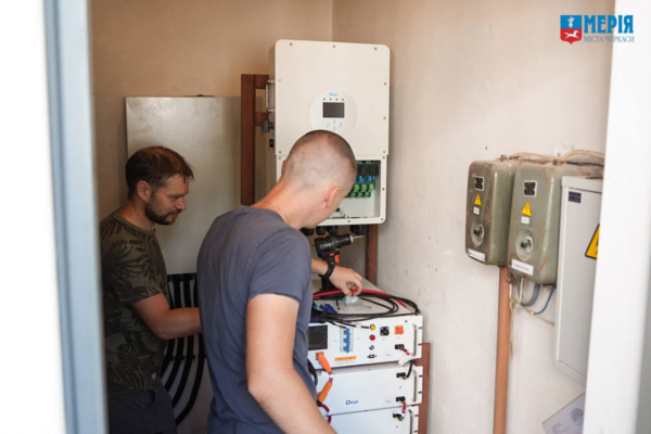 До початку навчального року всі школи та садочки Черкас планують забезпечити гібридними електростанціями
