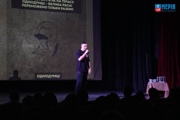Військовий і поет Артем Лоїк провів творчий вечір у Черкасах