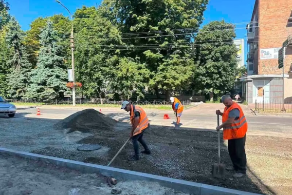 У центрі Черкас з’явилася нова парковка (ФОТО)