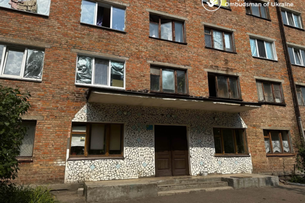 Без генератора, пандусів та з несправною душовою: У Черкасах перевірили гуртожиток для ВПО