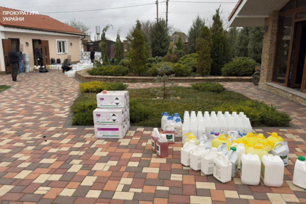 Підпільно виготовляли агрохімію та продавали через Viber: На Черкащині судитимуть учасників схеми