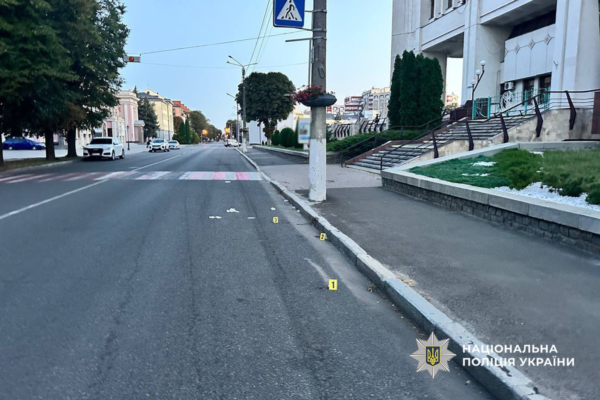 У центрі Черкас чоловік напав на свого знайомого з ножем (ФОТО)