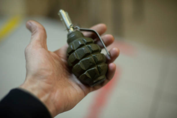 На Золотоніщині чоловік кинув гранату на подвір’я чужого будинку