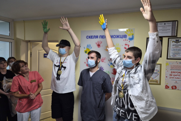 14-річний та 20-річний пацієнти з Черкащини перемогли онкологічні захворювання
