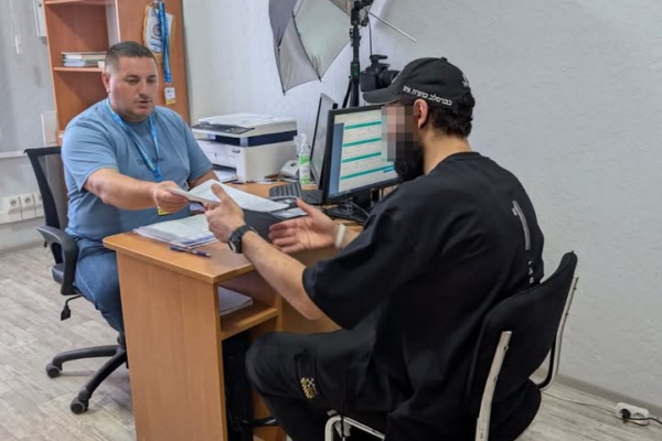 В Умані примусово видворять двох іноземців, які перевищили дозволений строк перебування