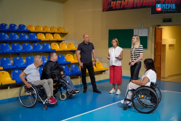Черкаський спорткомплекс «Будівельник» перевірили на безбар’єрність