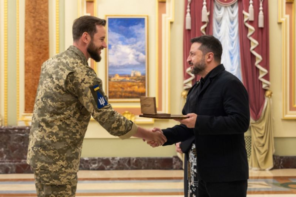 Понад 450 бойових вильотів: Льотчик із Умані отримав відзнаку від Президента