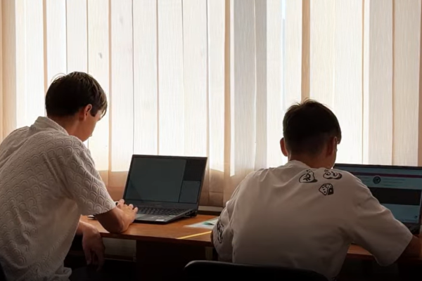 Сім шкіл Черкас отримали нові ноутбуки для комп’ютерних кабінетів