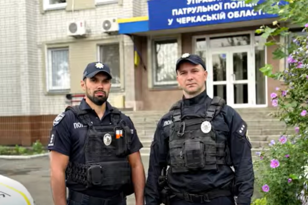 У Черкасах патрульні врятували чоловіка та відмовили завдавати собі шкоди