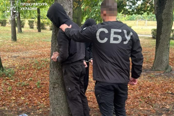 У Смілі двоє чоловіків продавали амфетамін і канабіс, їм повідомили підозру