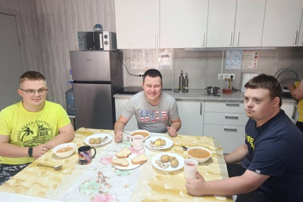 У Черкасах ще троє людей завершили навчання у «Тренувальній квартирі»