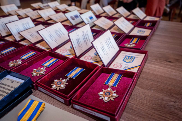 Рідним двох загиблих військових із Канівщини вручили державні нагороди
