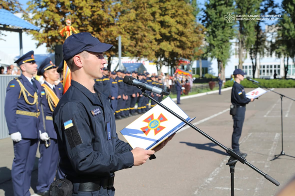 У Черкасах курсанти університету ДСНС склали Присягу в День рятівника