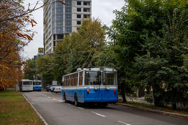 Проїзд у тролейбусі 20 грн, в автобусі – 30 грн: У Черкасах підвищуватимуть ціни на громадський транспорт