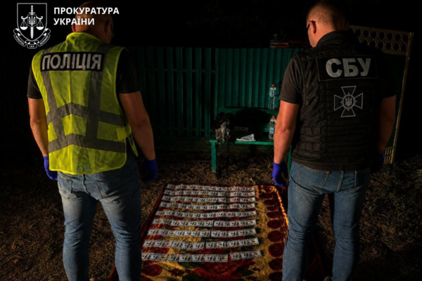 На Черкащині викрили чоловіка і жінку, які за 10 тис. дол. обіцяли «вирішити» питання в ТЦК