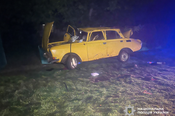 На Золотоніщині 18-річний водій перекинувся на авто та врізався в паркан (ФОТО)