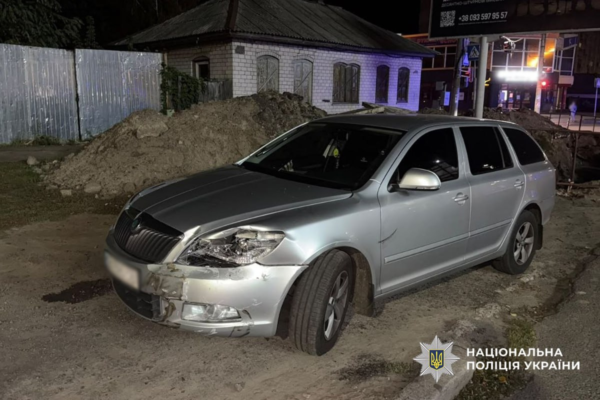 У Черкасах водій авто виїхав на червоне та зіткнувся з мотоциклом (ФОТО)