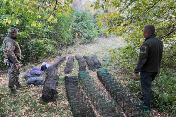 На Черкащині з річки Гірський Тікич дістали 10 раколовок і 600 метрів сіток