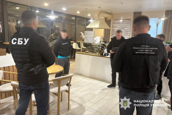 В Умані затримали чоловіка, який вимагав 20 тис. дол. за неіснуючий борг та погрожував