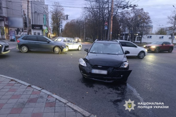 На перехресті Чорновола та бульвару Шевченка в ДТП постраждала жінка