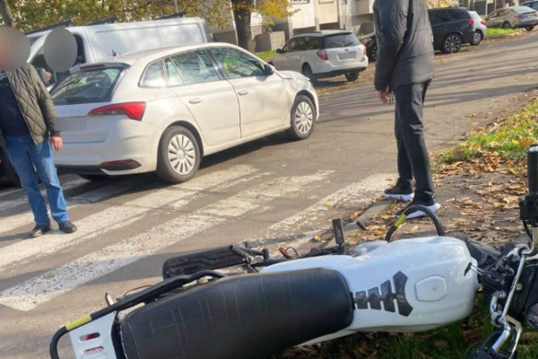 У Черкасах водій авто не пропустив мотоцикліста на перехресті (ФОТО)